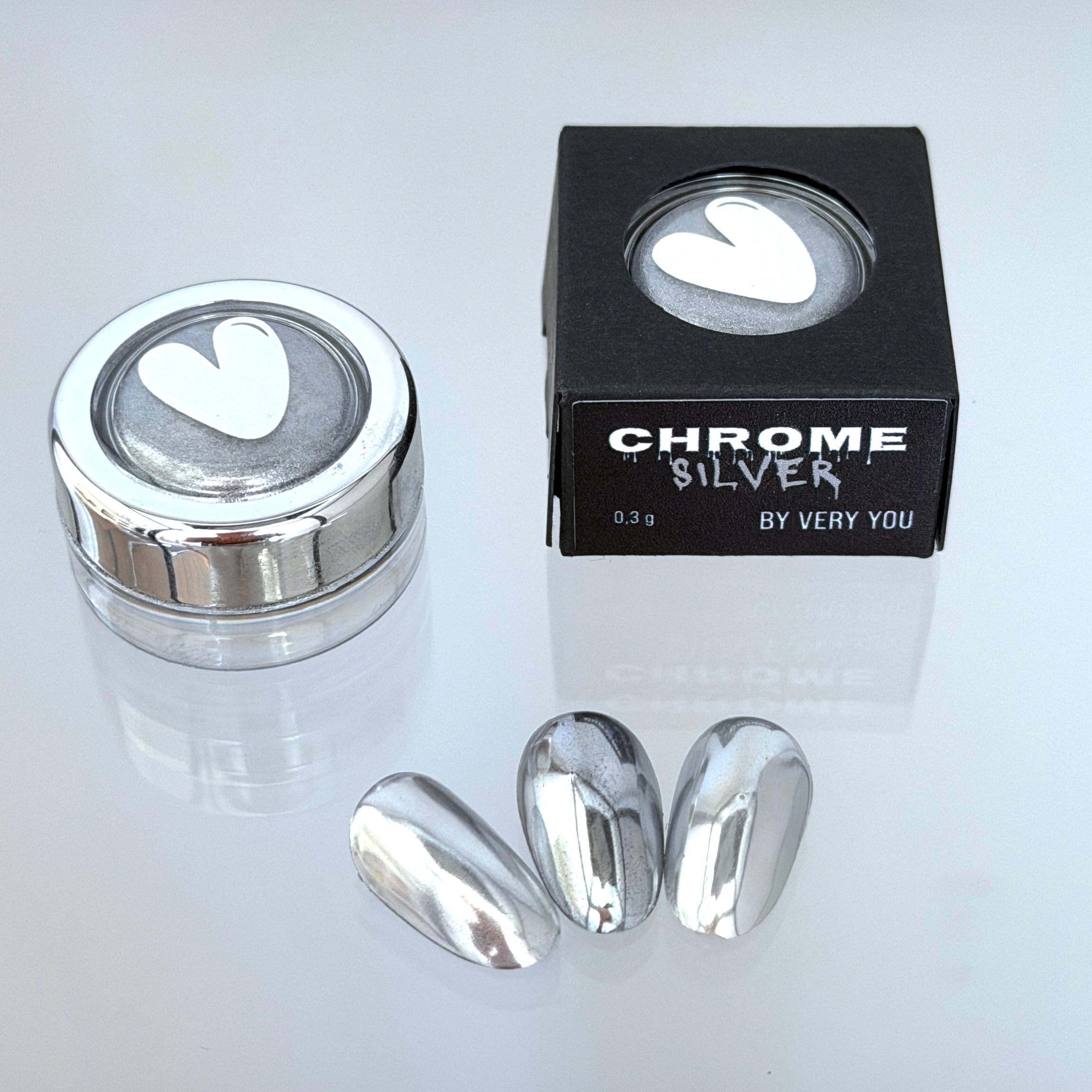 Pyłek Chrome Silver – metaliczny srebrny pyłek do paznokci z wysokim stopniem pigmentacji od veryyou.pl