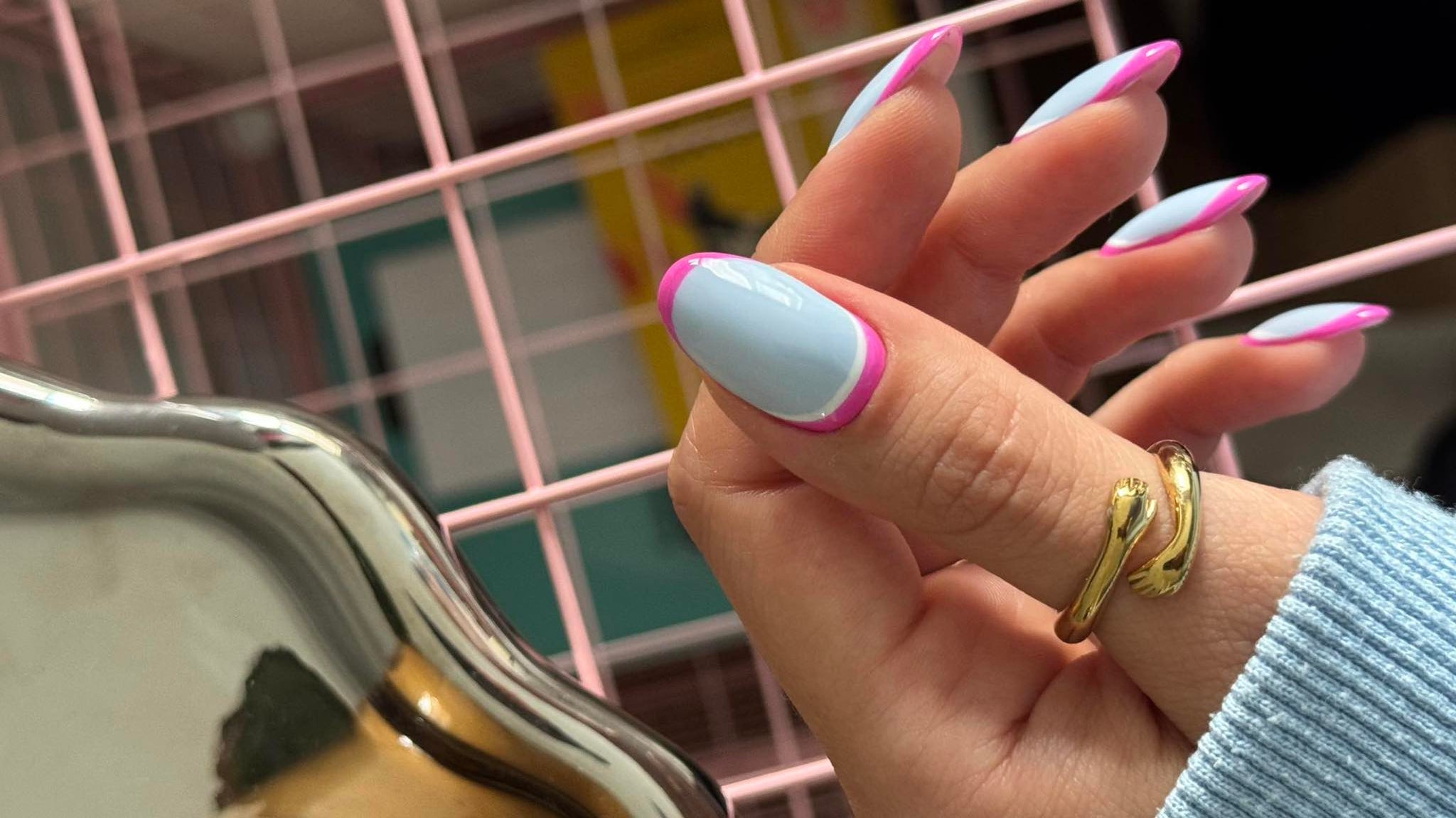 Jak Dbać o Hybrydę? 5 Zasad Trwałego Manicure Very You