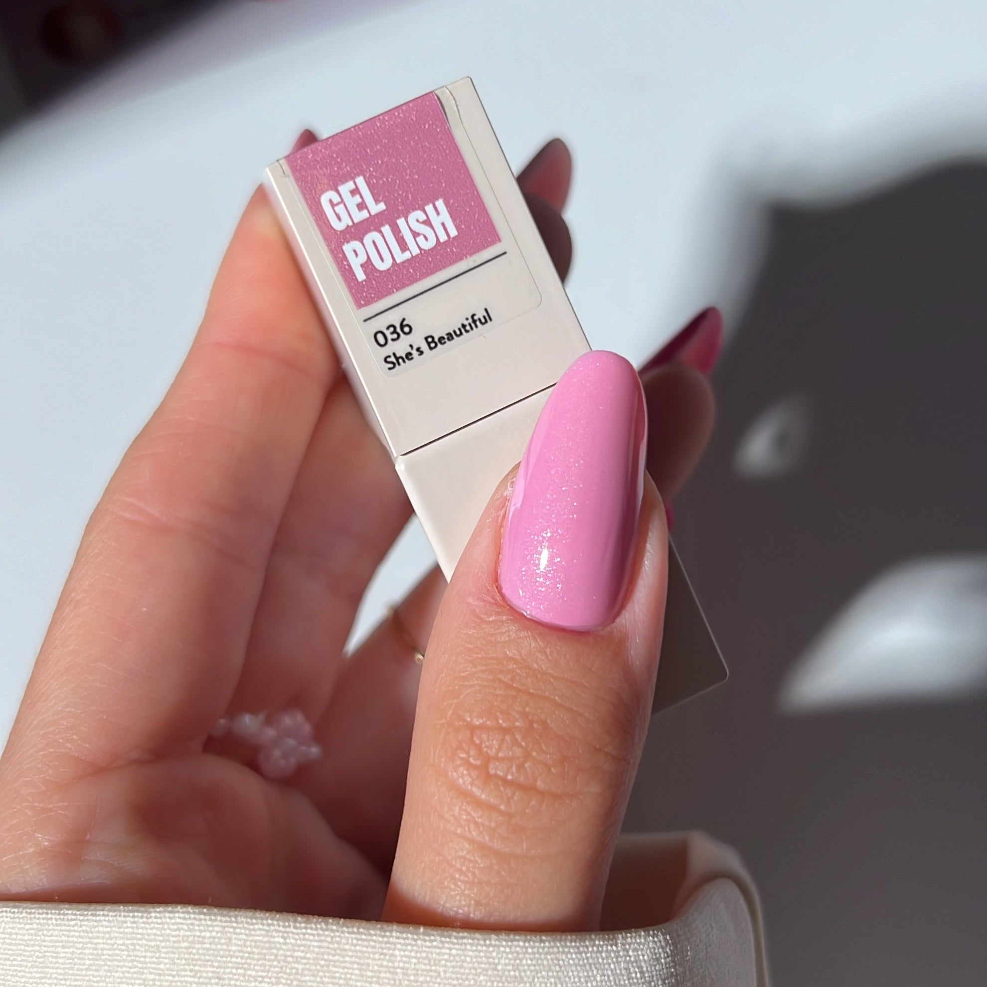 Very You Lakier Hybrydowy She’s Beautiful 036 | Pudrowy Róż z Drobinką | 10ml | HEMA Free