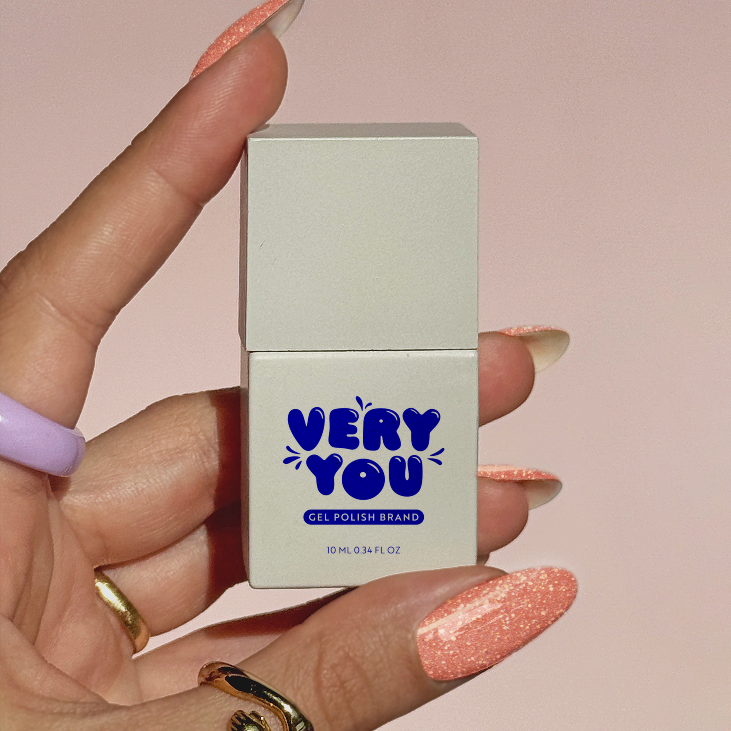 Lakier Hybrydowy She’s Brave 033 | Brzoskwiniowy Brokat